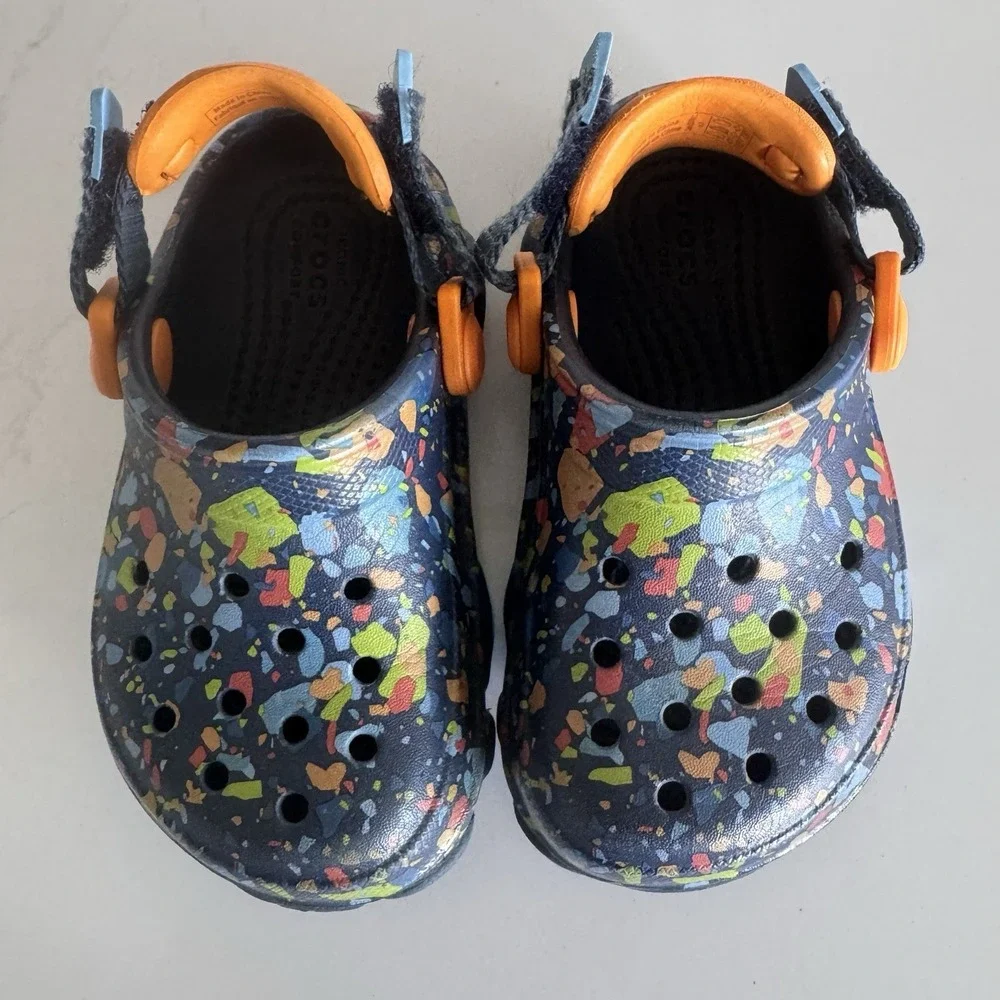 Crocs All‎ Terrain Boys/Unisex size C7 Navy Orange Paint Splatter Waterproof